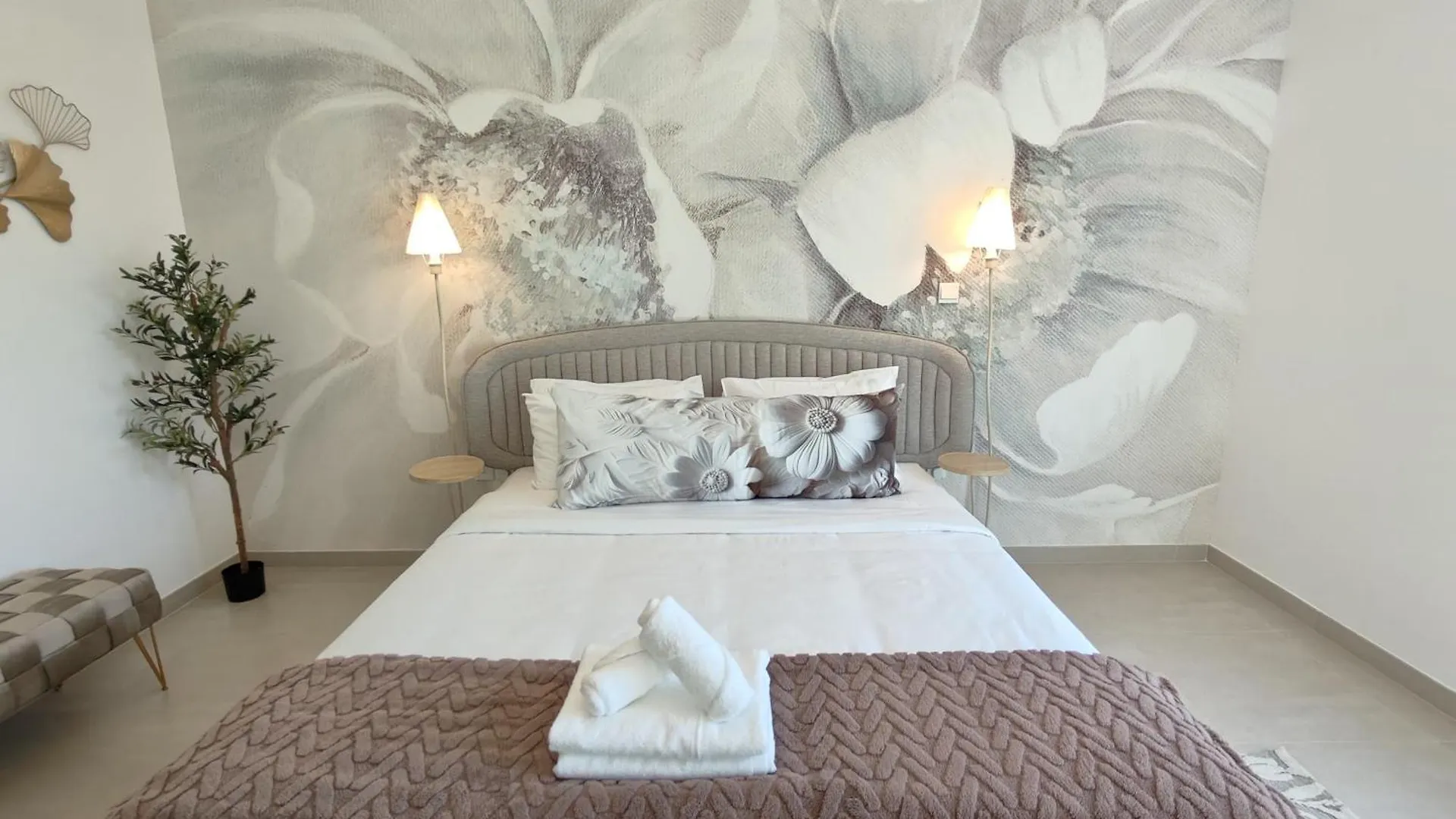 Apartment Luxury Burj Facing Apt In Dt Dubai