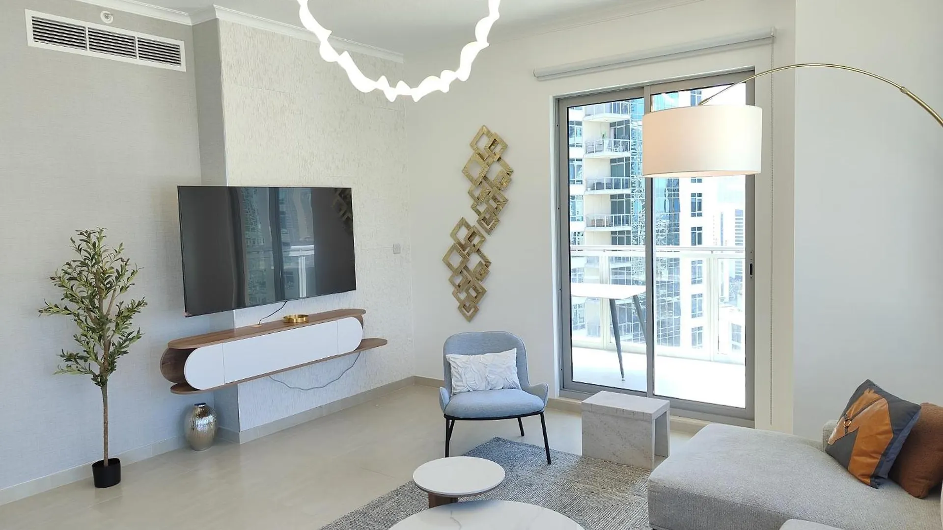 Luxury Burj Facing Apt In Dt Dubai